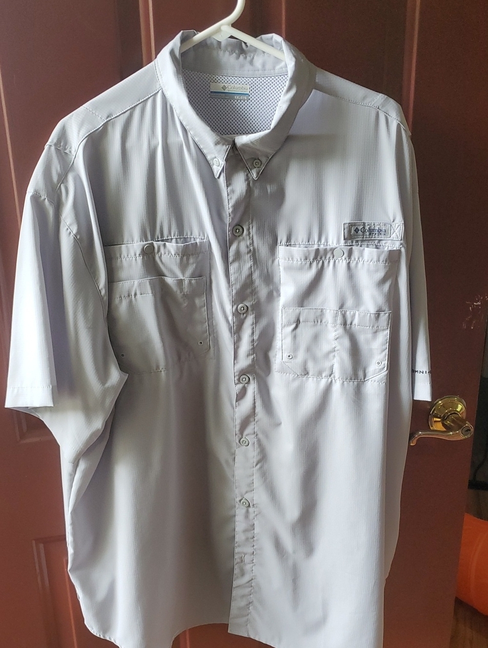 Columbia Men’s Short-Sleeve Button-Down Shirt — Light Gray